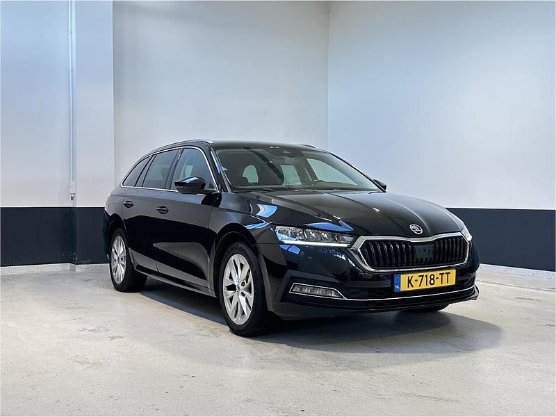 Zwart Occasion 2021 Skoda Octavia Business Line Stationwagen | € 22.449 (Eerlijke prijs) - Afbeelding 1/4