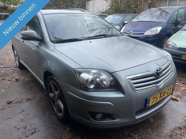 Grijs Gebruikt 2007 Toyota Avensis Business Edition Stationwagen | € 1.599 (Eerlijke prijs) - Afbeelding 1/4