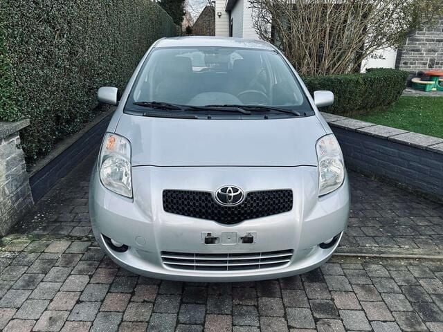 Occasion Toyota Yaris Sol 90 PK (66 kW) 2006 Grijs Sedan