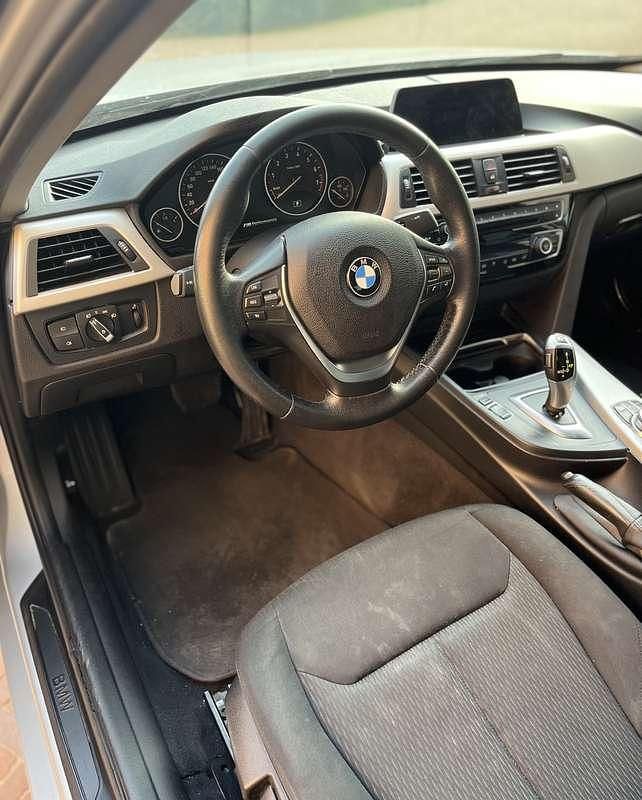 Grijs Gebruikt 2017 BMW 318 Executive Sedan | € 13.300 (Goede deal) - Afbeelding 1/4