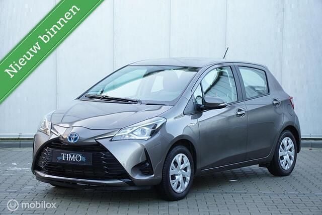 Grijs Occasion 2020 Toyota Yaris Active Hatchback | € 17.795 (Goede deal) - Afbeelding 1/4