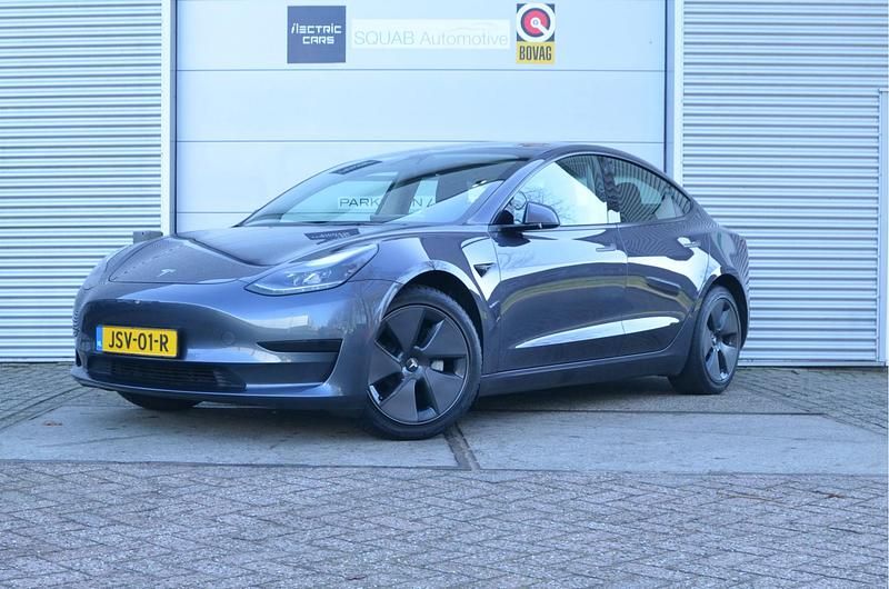 Grijs Occasion 2021 Tesla Model 3 Standard Range Sedan | € 25.999 (Eerlijke prijs) - Afbeelding 1/4