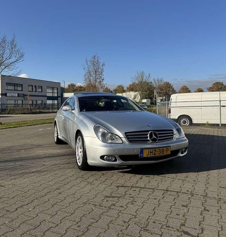 Grijs Gebruikt 2008 Mercedes CLS350 Sedan | € 11.000 (Eerlijke prijs) - Afbeelding 1/4