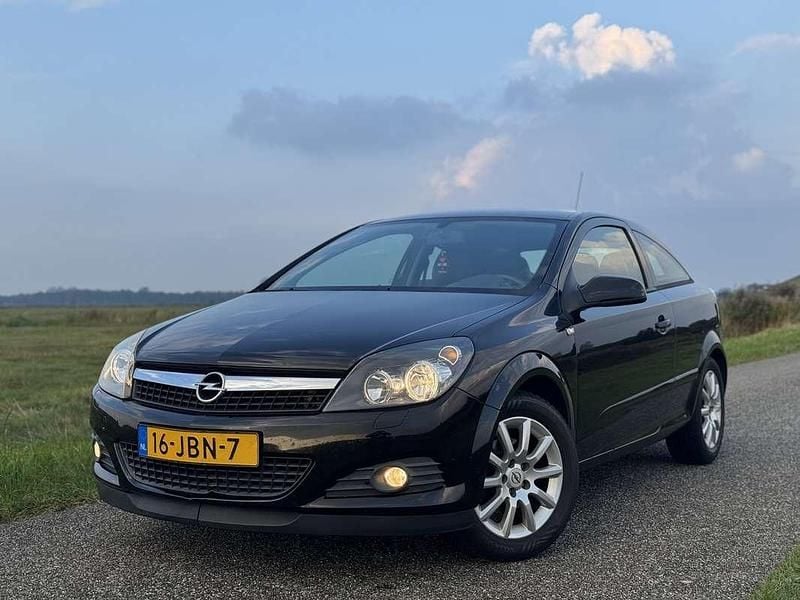 Zwart Gebruikt 2009 Opel Astra GTC Coupé | € 4.499 (Goede deal) - Afbeelding 1/4