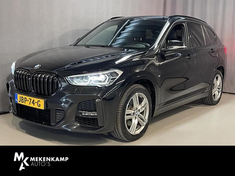 Zwart Gebruikt 2020 BMW X1 Executive SUV | € 25.450 (Eerlijke prijs) - Afbeelding 1/4