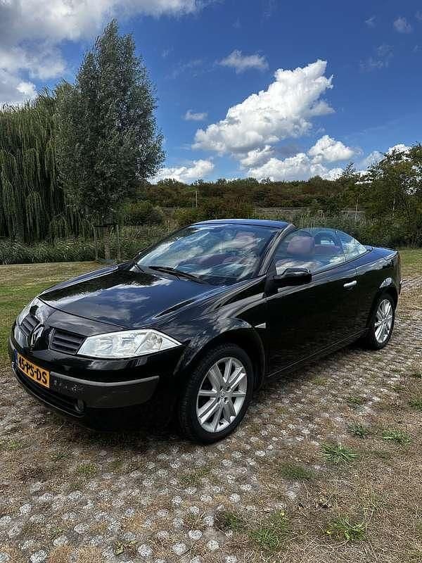 Gebruikt 2004 Renault Mégane Cabriolet Cabriolet | € 1.800 (Iets duurder) - Afbeelding 1/4