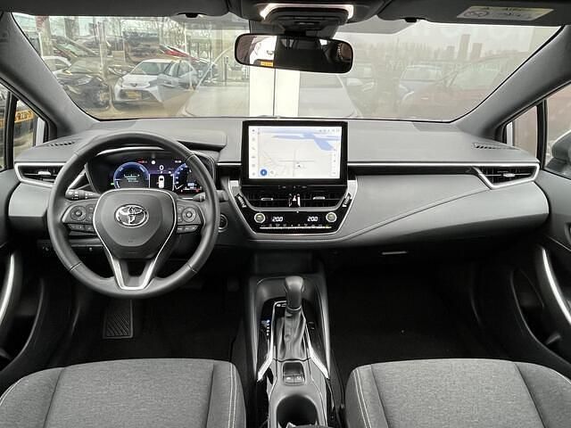 Occasion Toyota Corolla Active 140 PK (102 kW) 2024 Shimmering silver metallic (grijs metallic) Stationwagen