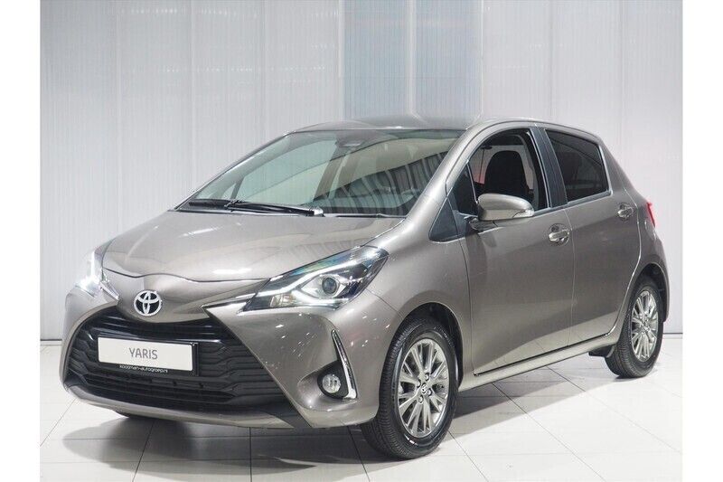 Platinum bronze (bruin metallic) Gebruikt 2020 Toyota Yaris Hatchback | € 22.700 (Iets duurder) - Afbeelding 1/1