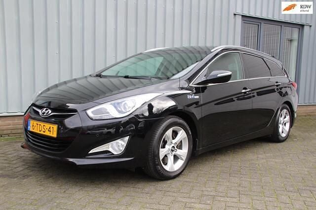Zwart (metallic) Gebruikt 2012 Hyundai i40 Edition Stationwagen | € 8.849 (Eerlijke prijs) - Afbeelding 1/4