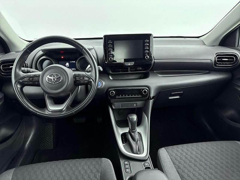 Occasion Toyota Yaris Hybrid 116 PK (85 kW) 2020 Rood Hatchback