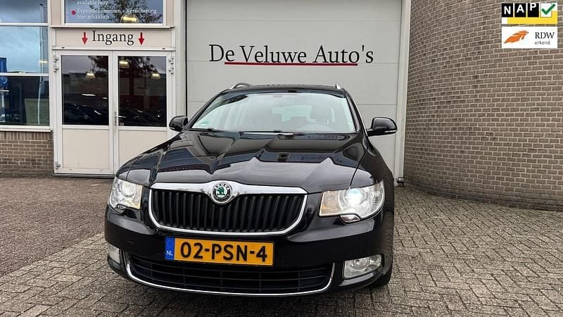 Zwart Gebruikt 2011 Skoda Superb Elegance Stationwagen | € 6.900 (Super prijs) - Afbeelding 1/4