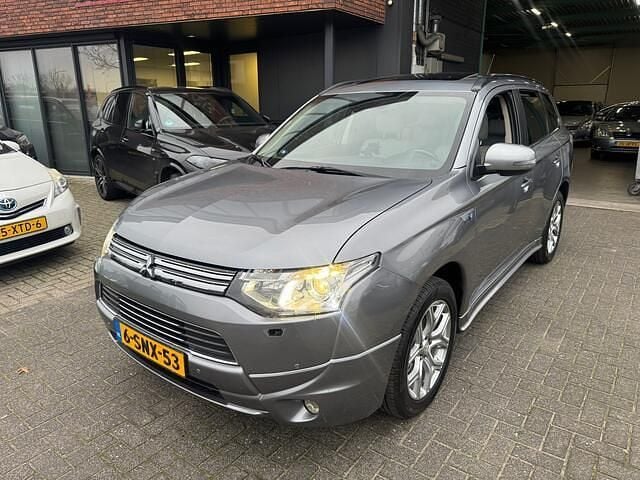 Grijs Gebruikt 2013 Mitsubishi Outlander Instyle SUV | € 6.995 (Eerlijke prijs) - Afbeelding 1/4
