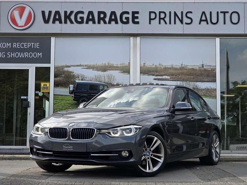 Grijs, metallic lak Gebruikt 2017 BMW 330 M Sport Sedan | € 18.999 (Goede deal) - Afbeelding 1/4