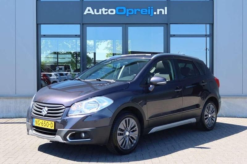 Grijs, metallic lak Gebruikt 2013 Suzuki SX4 MPV | € 9.495 (Eerlijke prijs) - Afbeelding 1/4