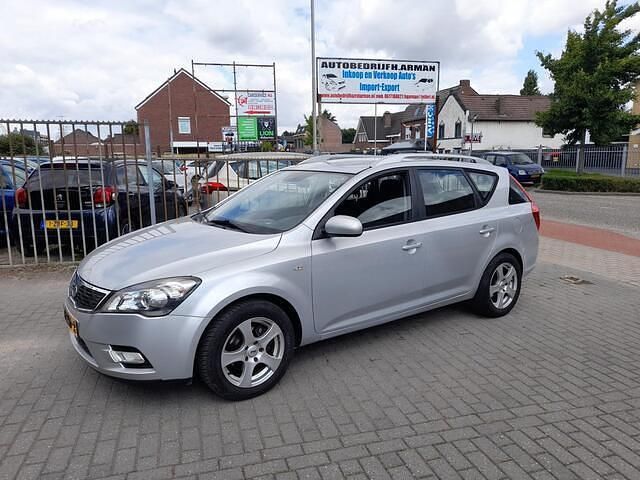 Grijs Gebruikt 2011 Kia Ceed Hatchback | € 4.750 (Eerlijke prijs) - Afbeelding 1/4