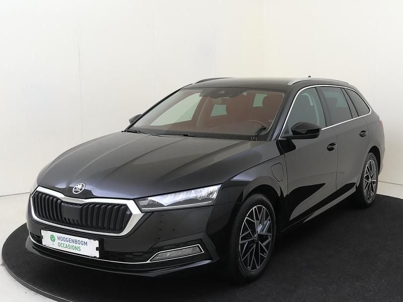 Zwart Gebruikt 2022 Skoda Octavia Business Line Stationwagen | € 25.950 (Eerlijke prijs) - Afbeelding 1/4