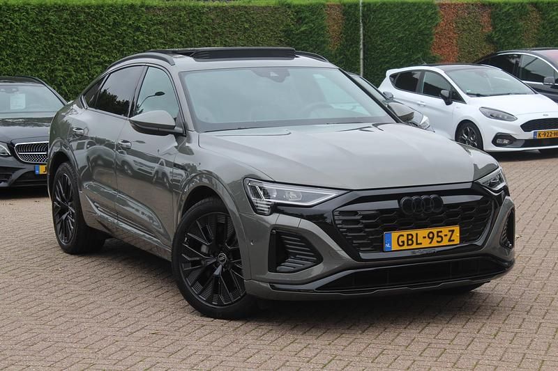 Grijs Gebruikt 2024 Audi Q8 e-tron Competition SUV | € 61.950 (Iets duurder) - Afbeelding 1/4