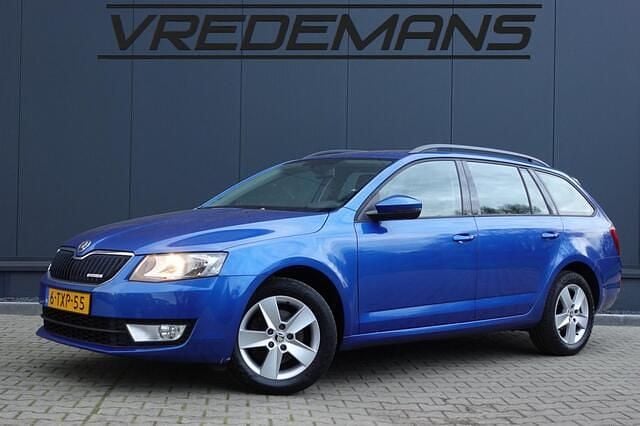 Blauw (metallic) Gebruikt 2014 Skoda Octavia Business Line Stationwagen | € 6.450 (Goede deal) - Afbeelding 1/4