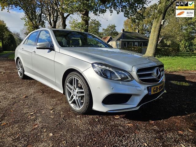 Grijs Gebruikt 2015 Mercedes E300 AMG Sedan | € 10.950 (Eerlijke prijs) - Afbeelding 1/4