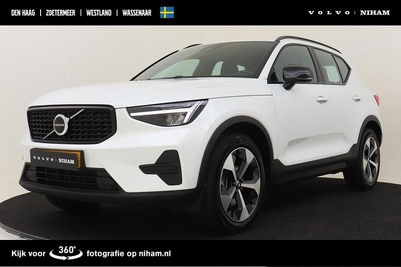 Wit Gebruikt 2025 Volvo XC40 Plus SUV | € 43.890 (Eerlijke prijs) - Afbeelding 1/4