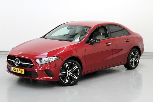 Occasion Mercedes A250 Luxury 102 PK (75 kW) 2022 Rood (metallic) Sedan
