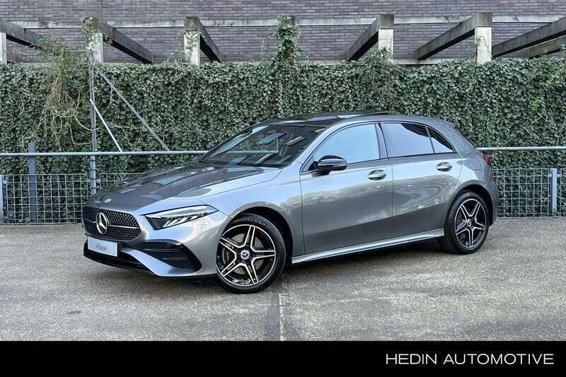 Zwart Nieuw 2024 Mercedes A250 AMG line Hatchback | € 47.345 (Eerlijke prijs) - Afbeelding 1/3