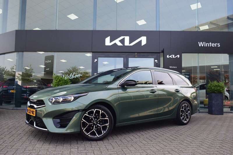 Groen, metallic lak Gebruikt 2022 Kia Ceed Sportswagon GT-Line Stationwagen | € 23.885 (Eerlijke prijs) - Afbeelding 1/4