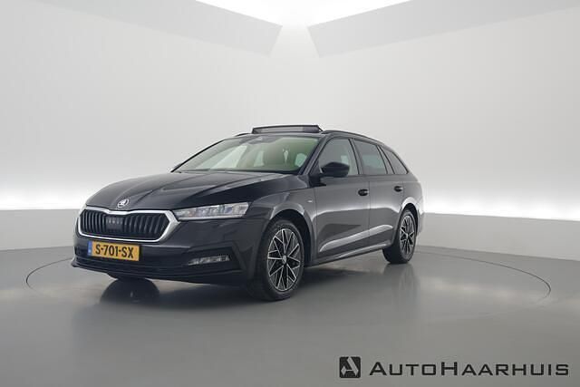 Zwart Gebruikt 2022 Skoda Octavia Business Line Stationwagen | € 26.900 (Iets duurder) - Afbeelding 1/3