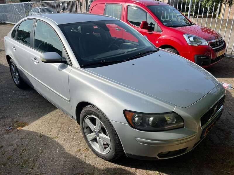 Grijs Gebruikt 2004 Volvo S40 Momentum Sedan | € 2.250 (Goede deal) - Afbeelding 1/2