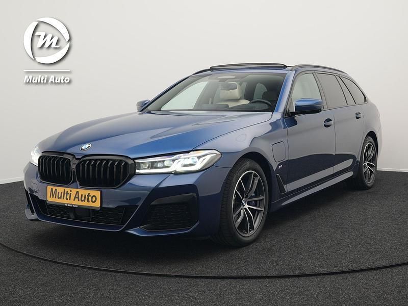 Blauw Gebruikt 2021 BMW 530 Executive Stationwagen | € 42.740 (Duur) - Afbeelding 1/4