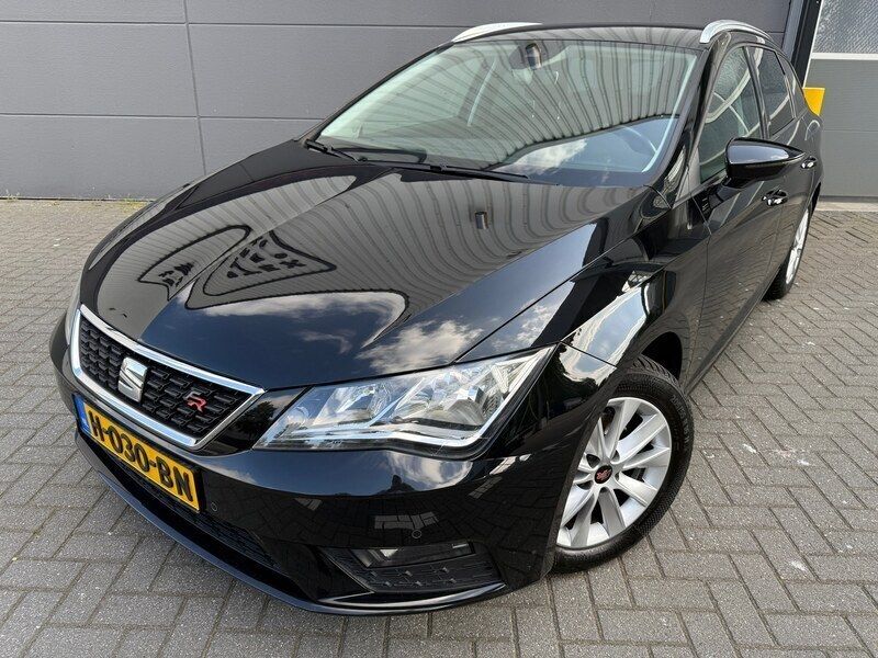 Zwart Gebruikt 2020 Seat Leon Style Stationwagen | € 14.999 (Super prijs) - Afbeelding 1/4