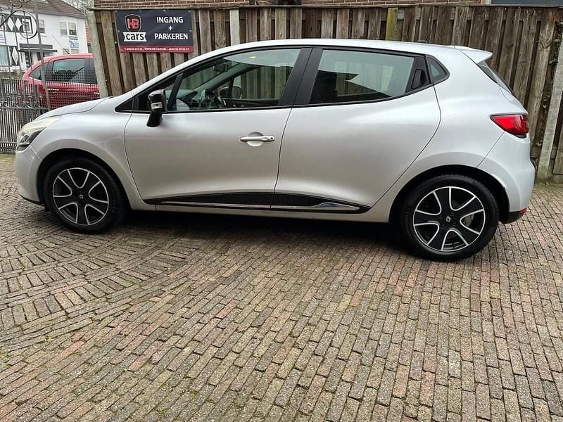Grijs (metallic) Occasion 2013 Renault Clio IV Expression Hatchback | € 3.950 (Goede deal) - Afbeelding 1/4