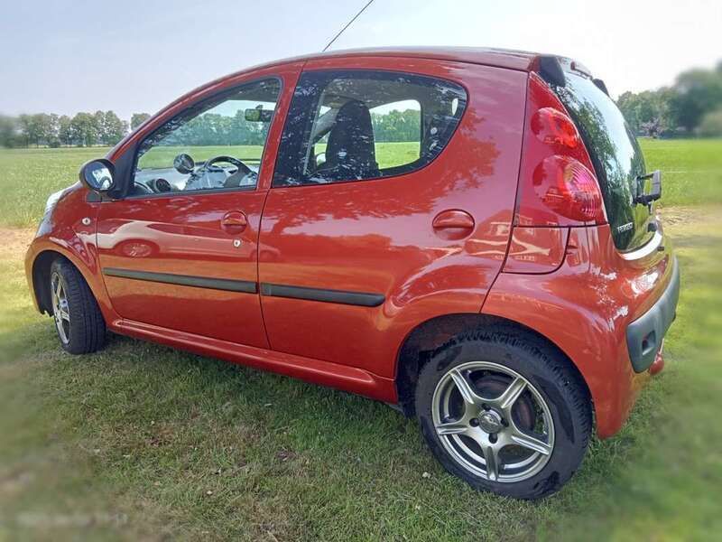 Oranje Gebruikt 2010 Peugeot 107 Hatchback | € 3.450 (Eerlijke prijs) - Afbeelding 1/4
