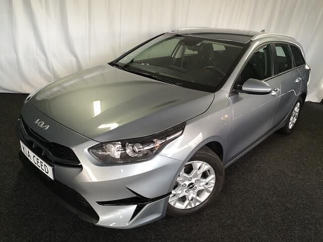 Grijs Gebruikt 2023 Kia Ceed Sportswagon Stationwagen | € 19.995 (Goede deal) - Afbeelding 1/4