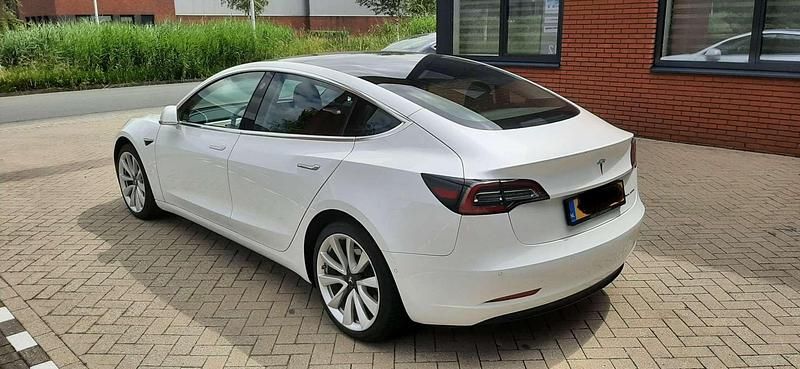 Wit Gebruikt 2019 Tesla Model 3 Long Range AWD Sedan | € 17.950 (Goede deal) - Afbeelding 1/4