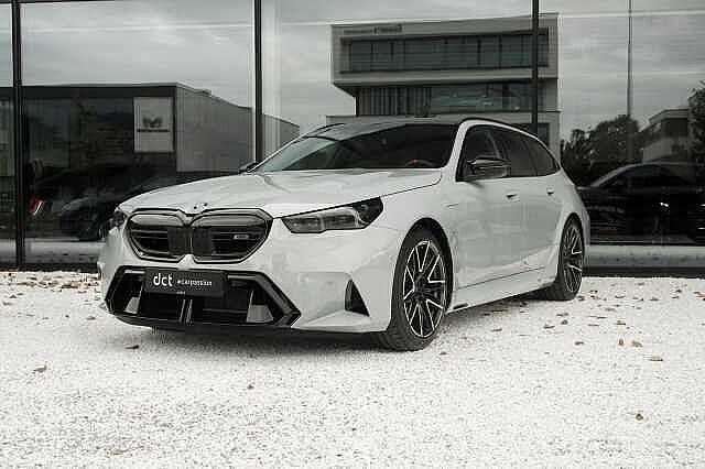 Grijs Nieuw 2025 BMW M5 Comfort Edition Stationwagen | € 152.900 (Goede deal) - Afbeelding 1/4