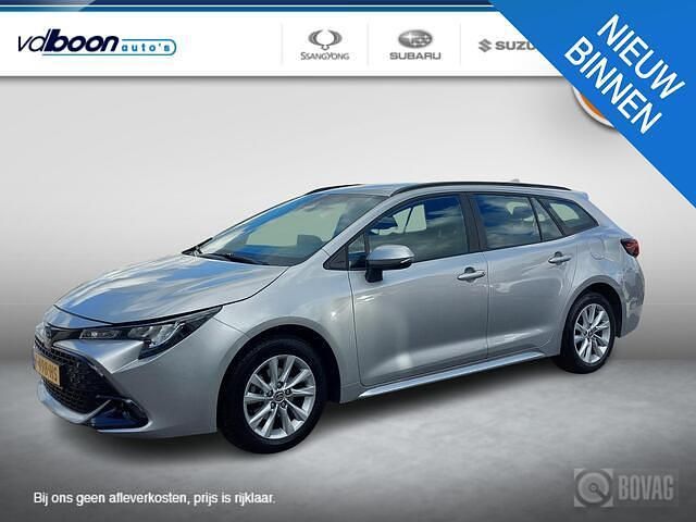 Grijs Gebruikt 2023 Toyota Corolla Active Stationwagen | € 25.750 (Eerlijke prijs) - Afbeelding 1/4