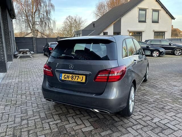 Occasion Mercedes B180 Ambition 122 PK (89 kW) 2015 Grijs (metallic) MPV