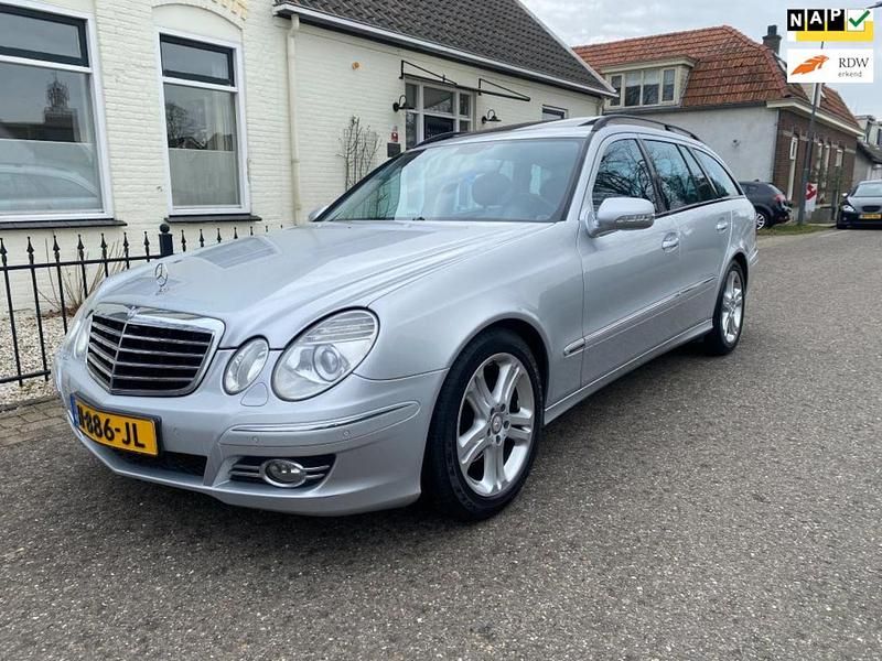 Grijs (metallic) Gebruikt 2007 Mercedes E200 Avantgarde Stationwagen | € 7.950 (Eerlijke prijs) - Afbeelding 1/4