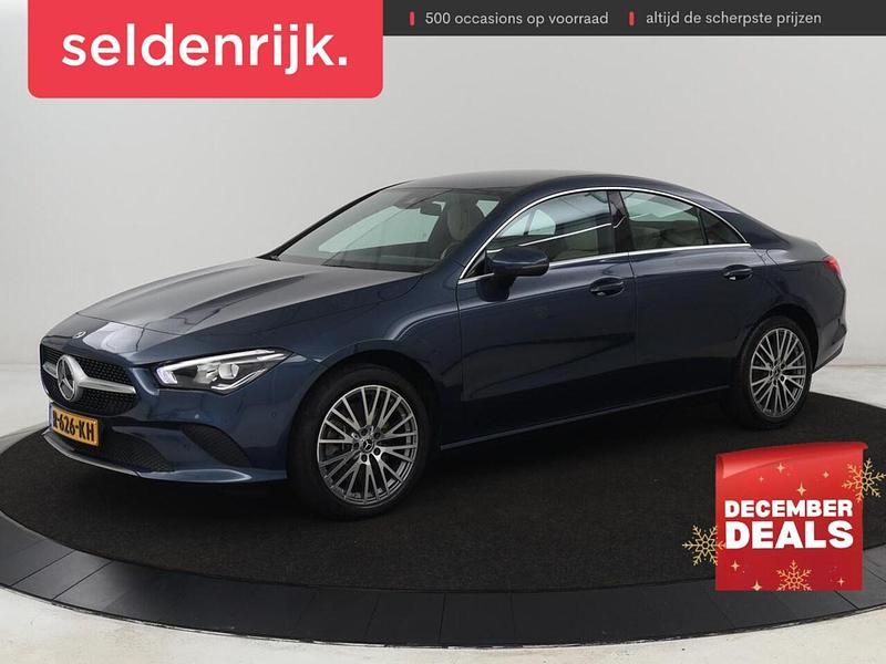 Blauw (metallic) Gebruikt 2022 Mercedes CLA250e Luxury Sedan | € 28.900 (Super prijs) - Afbeelding 1/4