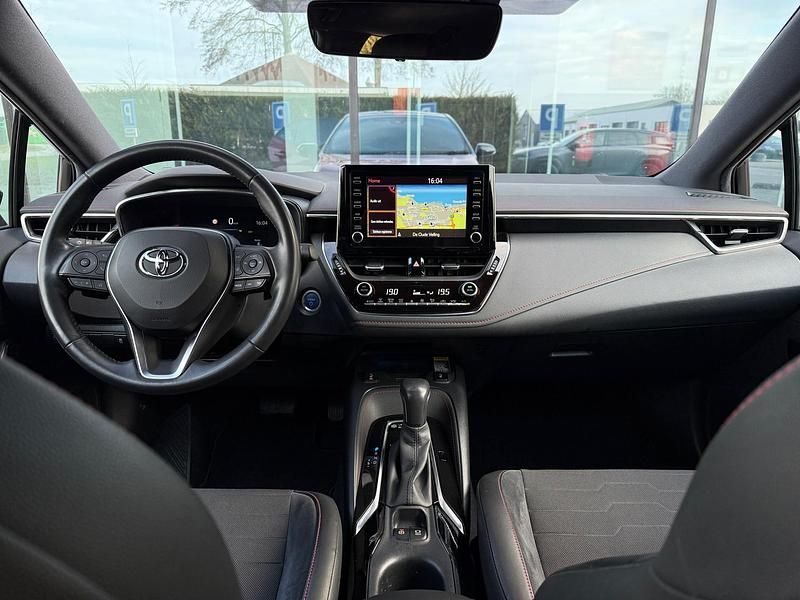 Occasion Toyota Corolla Executive 153 PK (112 kW) 2019 Rood (metallic) Hatchback