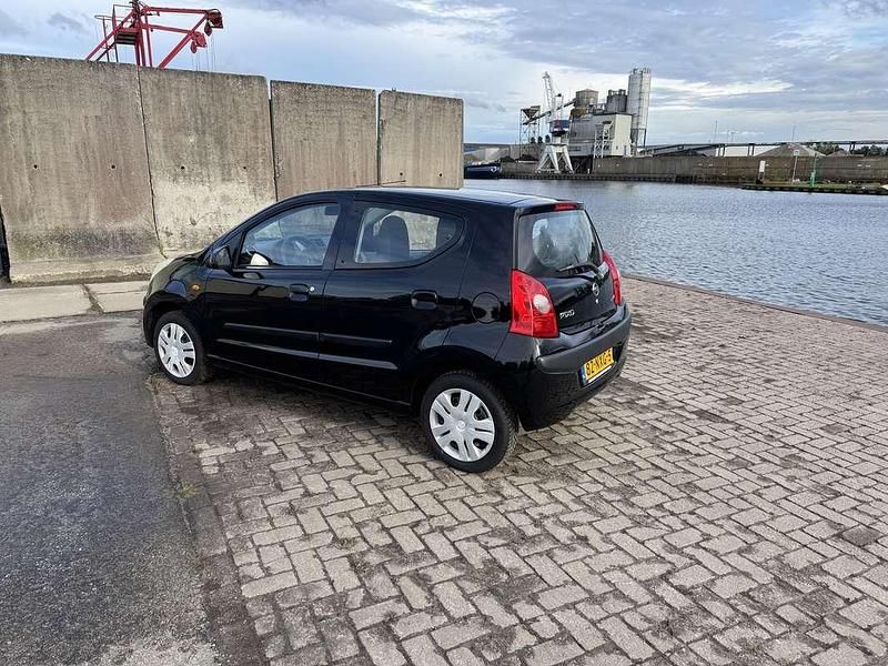 Zwart Gebruikt 2010 Nissan Pixo Hatchback | € 1.500 (Eerlijke prijs) - Afbeelding 1/4