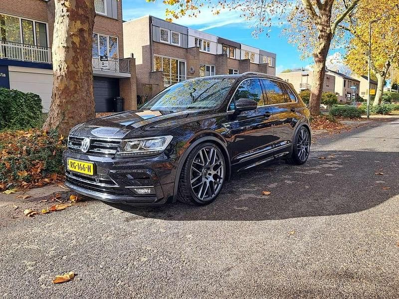 Zwart Occasion 2017 VW Tiguan R SUV | € 23.350 - Afbeelding 1/4