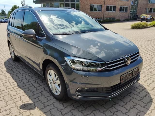 Grijs Gebruikt 2023 VW Touran Highline MPV | € 45.075 - Afbeelding 1/4