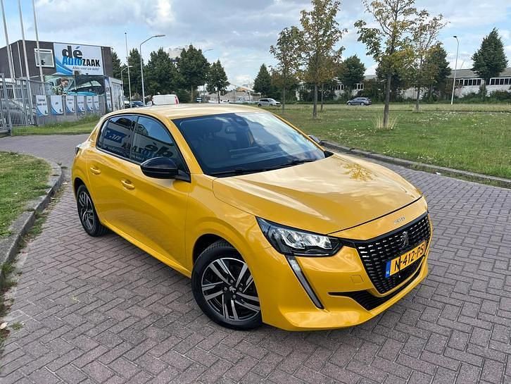 Occasion Peugeot 208 Allure 101 PK (74 kW) 2021 Geel Hatchback