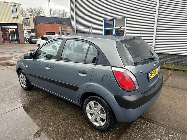 Occasion Kia Rio 97 PK (71 kW) 2009 Grijs Hatchback