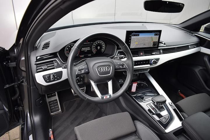 Occasion Audi A4 Competition 2023 Grijs Stationwagen