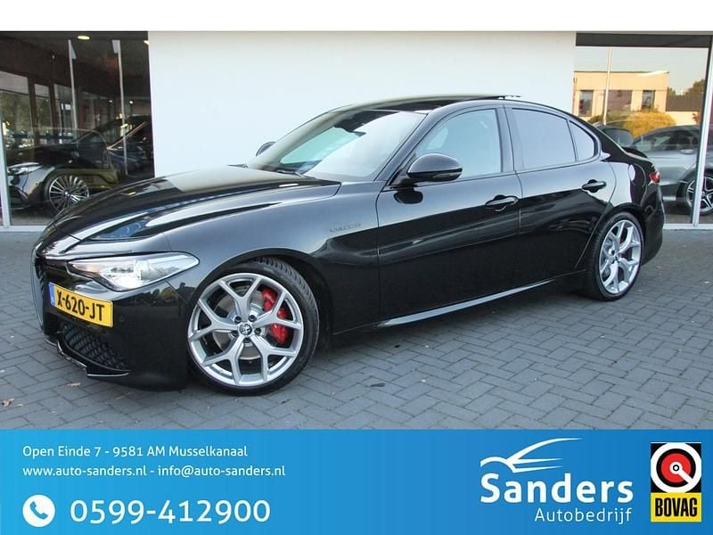 Zwart Occasion 2018 Alfa Romeo Giulia Veloce Sedan | € 34.995 (Eerlijke prijs) - Afbeelding 1/4
