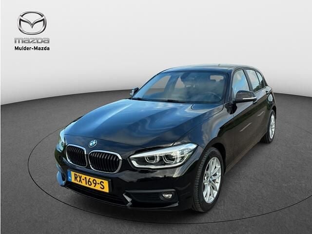 Zwart Gebruikt 2018 BMW 118 Executive Hatchback | € 14.950 (Goede deal) - Afbeelding 1/3