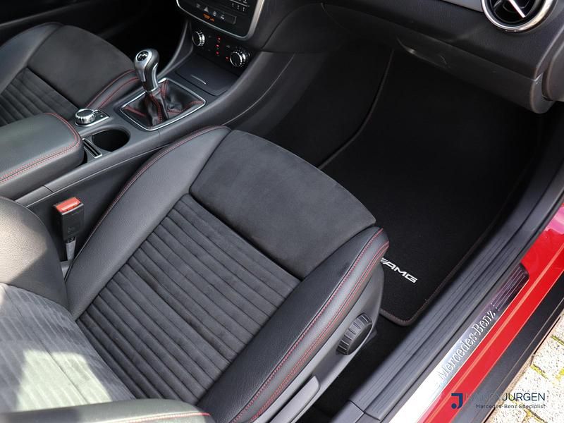 Occasion Mercedes GLA180 Ambition 123 PK (90 kW) 2016 Rood SUV